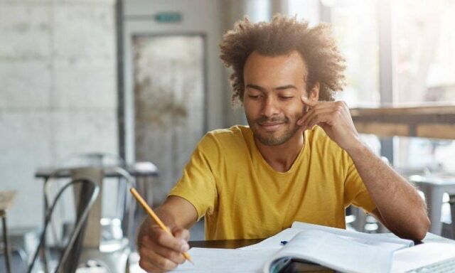 Pros and cons of e-learning
